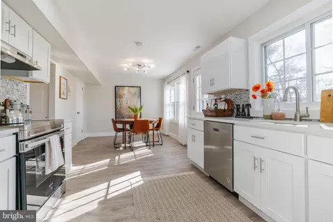82 Bayberry Ln, Willingboro, NJ 08046