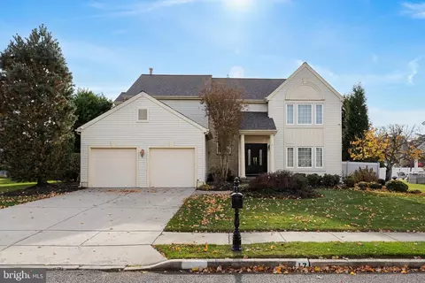 17 Quaker St, Marlton, NJ 08053