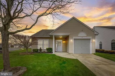 41 Lantern Ln, Columbus, NJ 08022