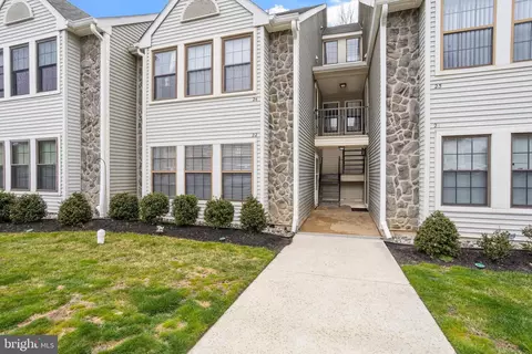 22 Bridgewater Dr, Marlton, NJ 08053