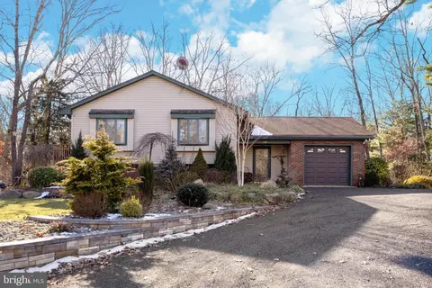 557 Kettle Run Rd, Marlton, NJ 08053