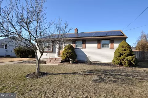 415 W Henry St, Palmyra, NJ 08065