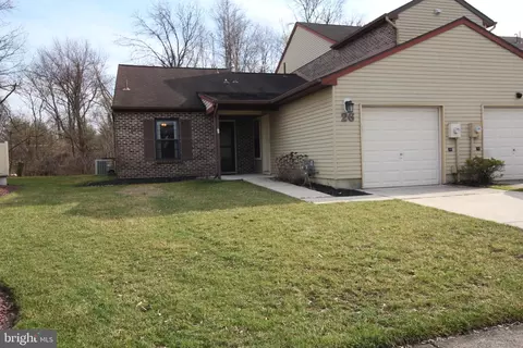 26 E Oleander Dr, Mount Laurel, NJ 08054