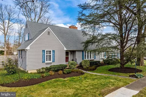 245 Nicholson Dr, Moorestown, NJ 08057