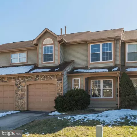 8 Eddlewood Pl, Mount Laurel, NJ 08054