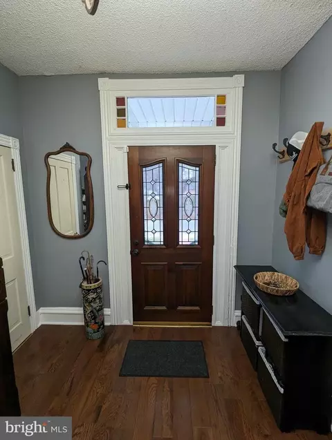Entry Way - 237 E 3rd St, Moorestown, NJ 08057 photo 2 of 5