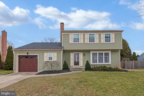 7 Willow Ridge Rd, Marlton, NJ 08053
