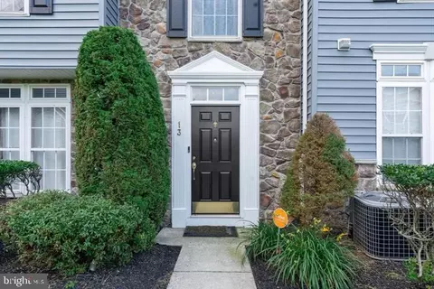 13 Swan Ct, Delran, NJ 08075