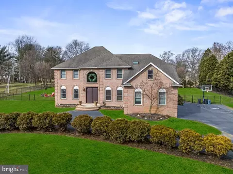 17 Manor Dr, Westampton, NJ 08060