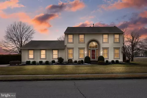 8 Splitrail Ct, Hainesport, NJ 08036