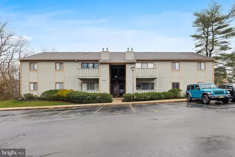901 Woodhollow Dr, Marlton, NJ 08053