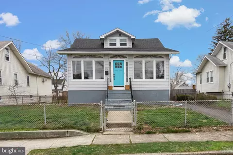 26 N Lippincott Ave, Maple Shade, NJ 08052