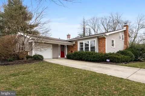 138 E Saint Andrews Dr, Mount Laurel, NJ 08054