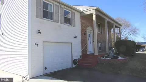 52 New Pond Ln, Willingboro, NJ 08046