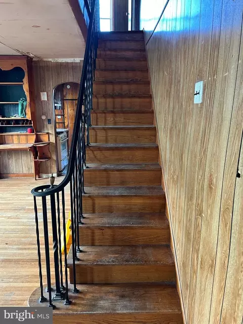 Entry Way - 20 E Washington St, Riverside, NJ 08075 photo 2 of 3