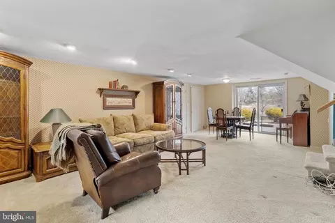 Living - 413 Wayne Dr, Cinnaminson, NJ 08077 photo 3 of 4