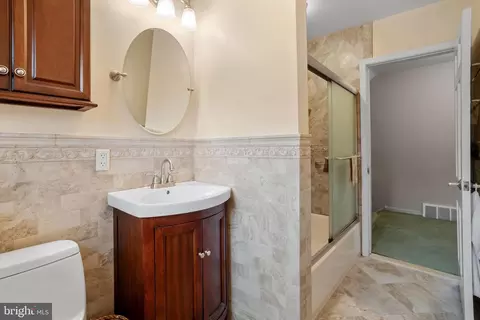 Bath - 413 Wayne Dr, Cinnaminson, NJ 08077 photo 5 of 6