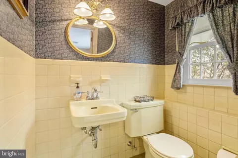 Bath - 413 Wayne Dr, Cinnaminson, NJ 08077 photo 6 of 6