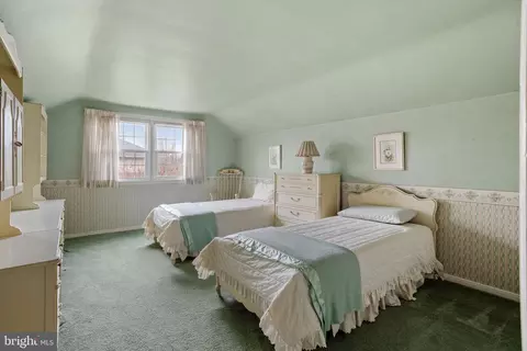 Bedroom - 413 Wayne Dr, Cinnaminson, NJ 08077 photo 4 of 5