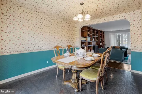 Dining - 413 Wayne Dr, Cinnaminson, NJ 08077 photo 2 of 4