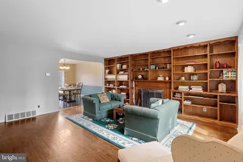 Living - 413 Wayne Dr, Cinnaminson, NJ 08077 photo 1 of 4