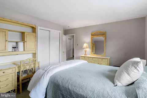 Bedroom - 413 Wayne Dr, Cinnaminson, NJ 08077 photo 3 of 5