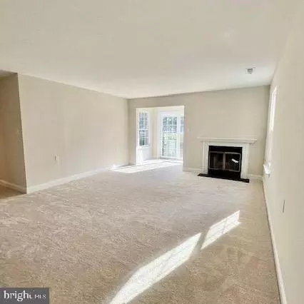 11 Village Ct, Mount Laurel, NJ 08054