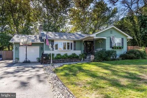 176 Fairfax Dr, Cinnaminson, NJ 08077