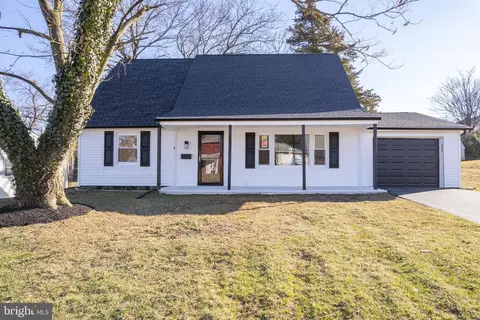 6 Hornblende Ln, Willingboro, NJ 08046
