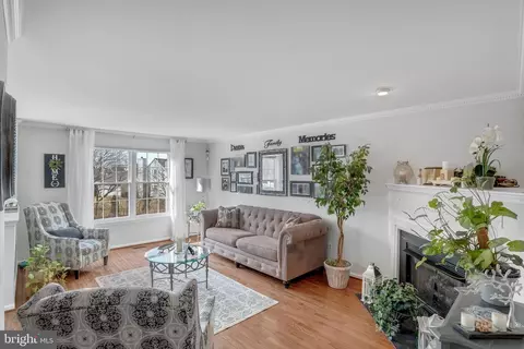 Living - 45 Heron Pointe Ct, Marlton, NJ 08053 photo 4 of 8