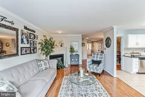 Living - 45 Heron Pointe Ct, Marlton, NJ 08053 photo 3 of 8