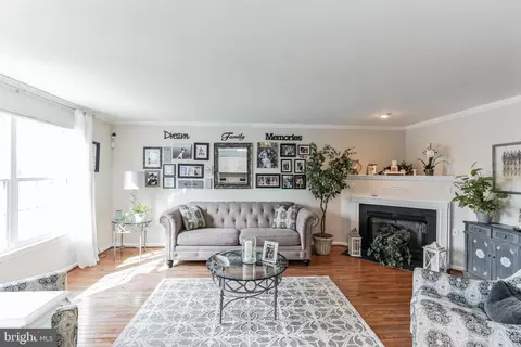 Living - 45 Heron Pointe Ct, Marlton, NJ 08053 photo 6 of 8