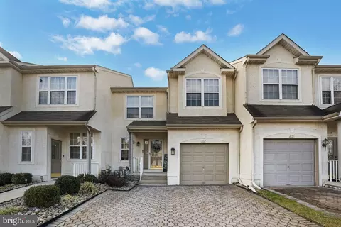 45 Heron Pointe Ct, Marlton, NJ 08053