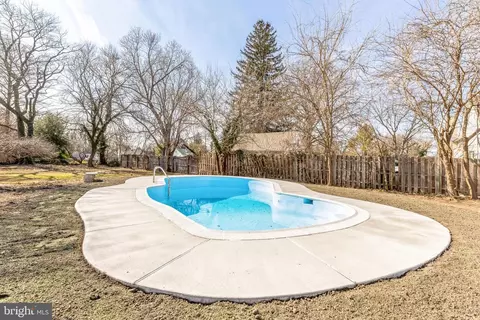 Exterior - 370 S Maple Ave, Maple Shade, NJ 08052 photo 3 of 4