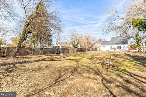 Exterior - 370 S Maple Ave, Maple Shade, NJ 08052 photo 4 of 4