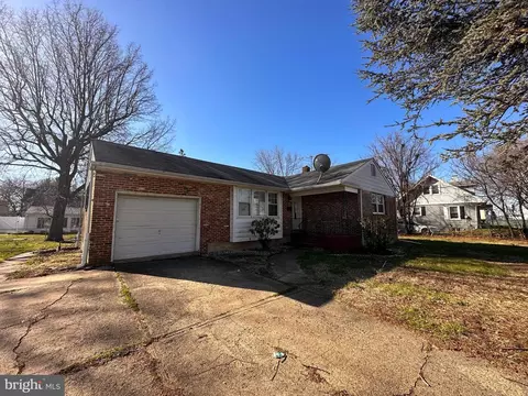 708 W 4th St, Palmyra, NJ 08065