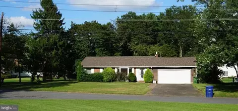 3 Birch Ln, Marlton, NJ 08053