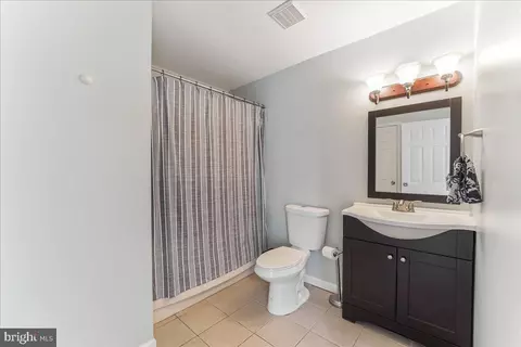 Bath - 32 Summit Ct, Marlton, NJ 08053 photo 1 of 3