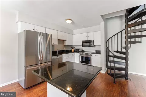 Kitchen - 32 Summit Ct, Marlton, NJ 08053 photo 2 of 4