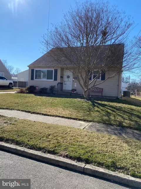 36 Woodbine Ave, Maple Shade, NJ 08052