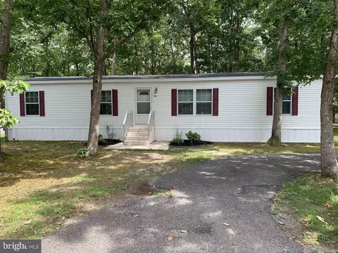 4 Oakview Dr # B, Vincentown, NJ 08088