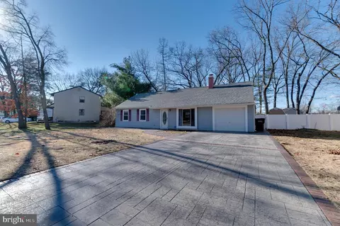 23 Henry St, Riverside, NJ 08075