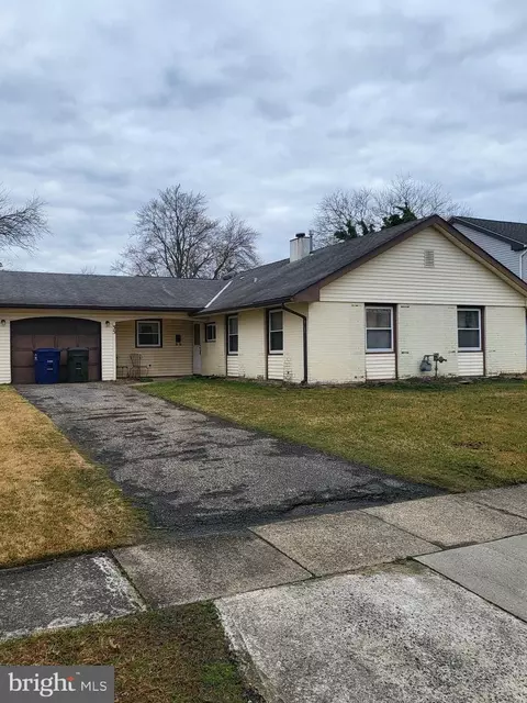 35 Parish Ln, Willingboro, NJ 08046