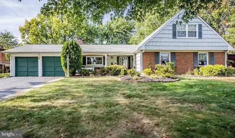 24 Country Club Rd, Willingboro, NJ 08046