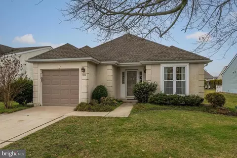 959 Larkspur Pl N, Mount Laurel, NJ 08054