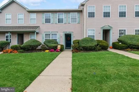 75 Foxglove Dr, Delran, NJ 08075