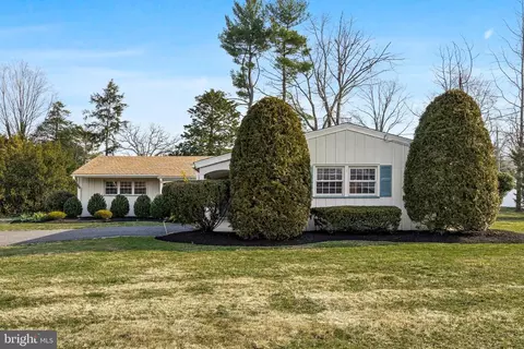 1011 Cherry Ln, Cinnaminson, NJ 08077