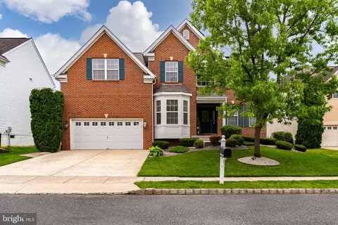 5 Crestview Ct, Bordentown, NJ 08505