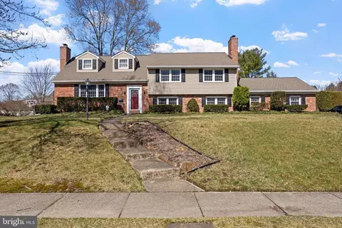 181 Ramblewood Rd, Moorestown, NJ 08057