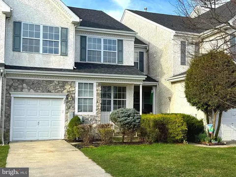 27 Chapel Hill Rd, Mount Laurel, NJ 08054